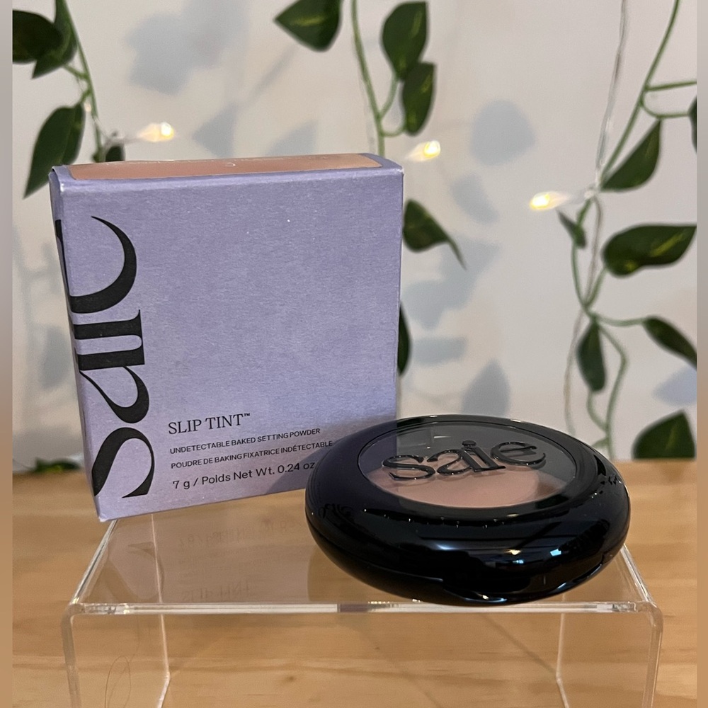 Saie Slip Tint Undetectable Baked Setting Powder — Nude (Light Beige)